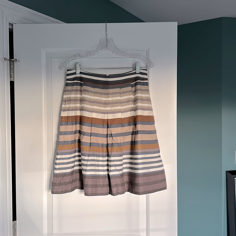 Banana Republic Skirt w Stripes - Size 6